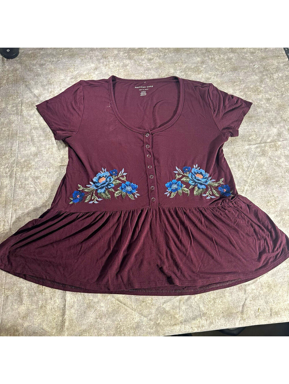 American Eagle Y2K Women's Burgundy Solid Embroidered Button Scoop Neck Top M